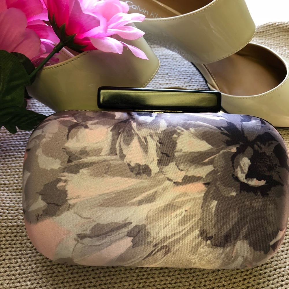 Camilla Clutch - Picture 7 of 8